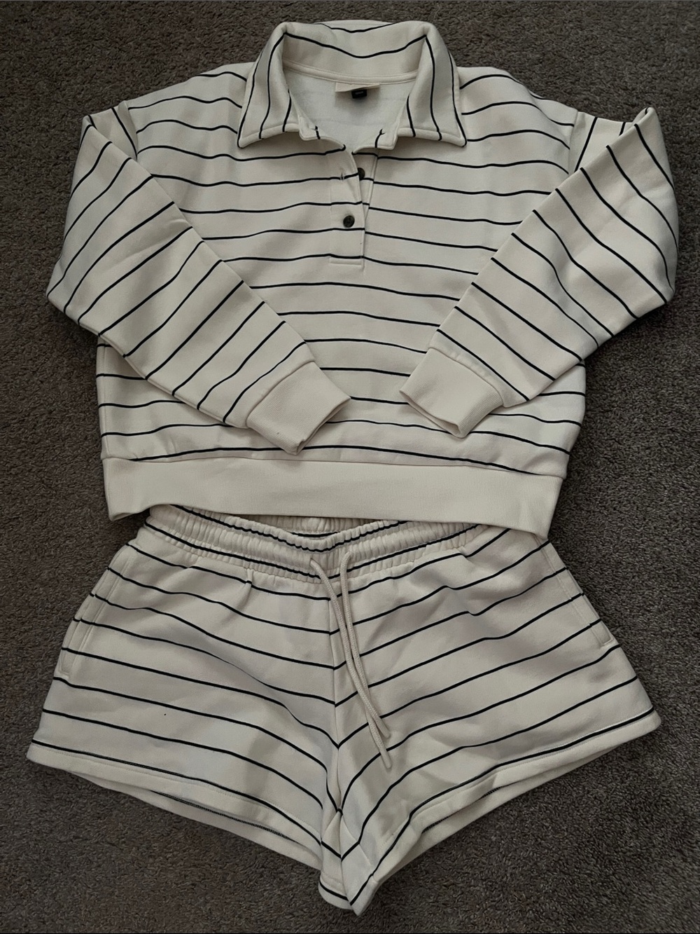 Universal Thread Cream and Black Striped Athletic Drawstring Short Set SizeSmall